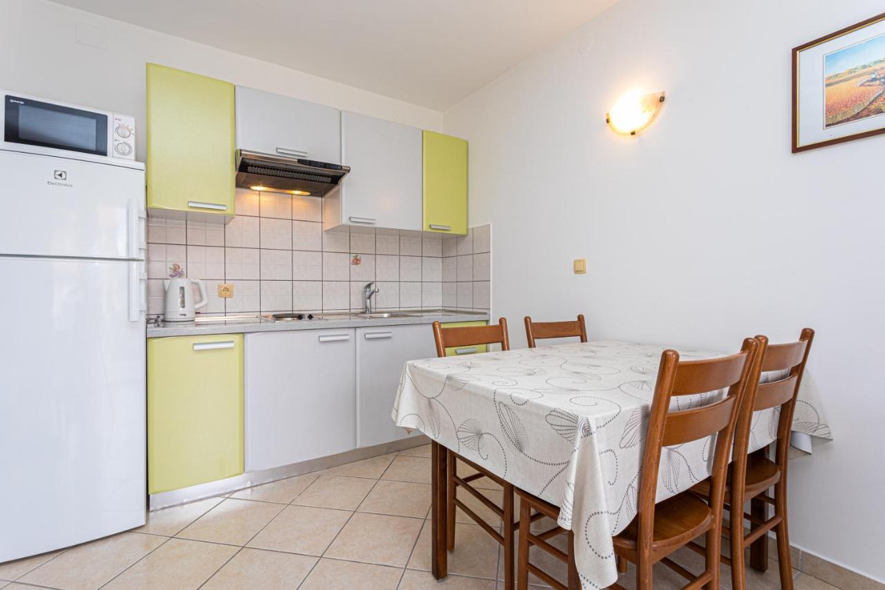Apartments Crnekovic I Zarok Baska  Exterior photo
