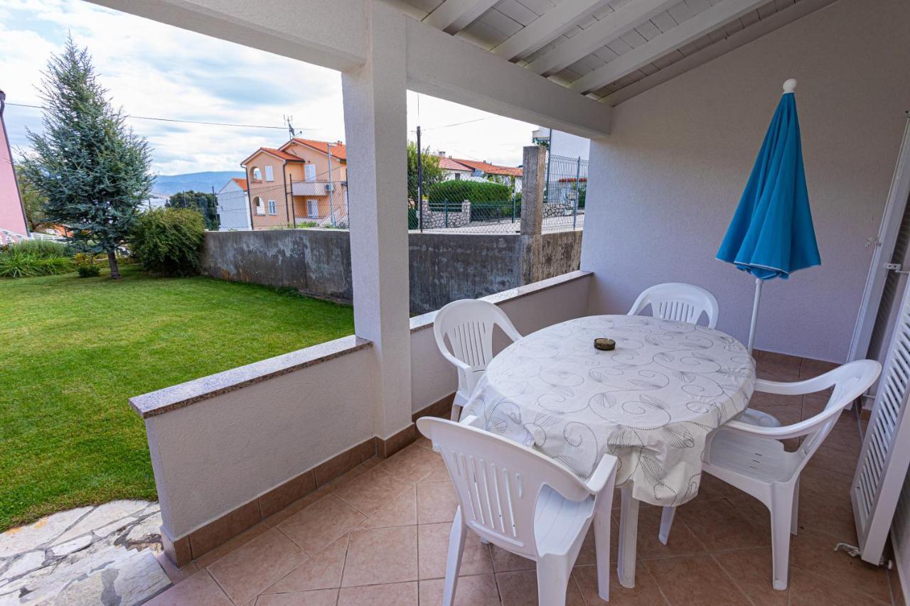 Apartments Crnekovic I Zarok Baska  Exterior photo