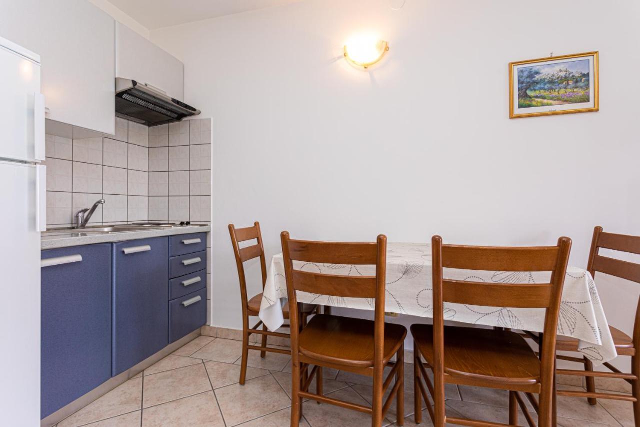 Apartments Crnekovic I Zarok Baska  Exterior photo