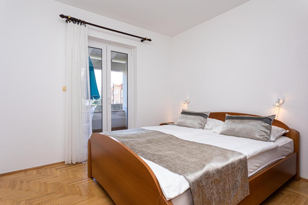 Apartments Crnekovic I Zarok Baska  Exterior photo