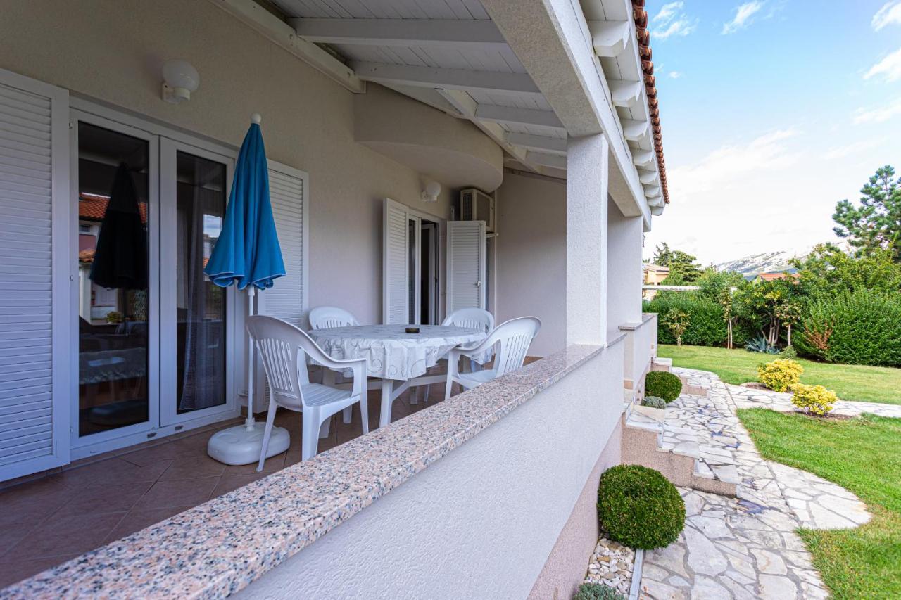 Apartments Crnekovic I Zarok Baska  Exterior photo