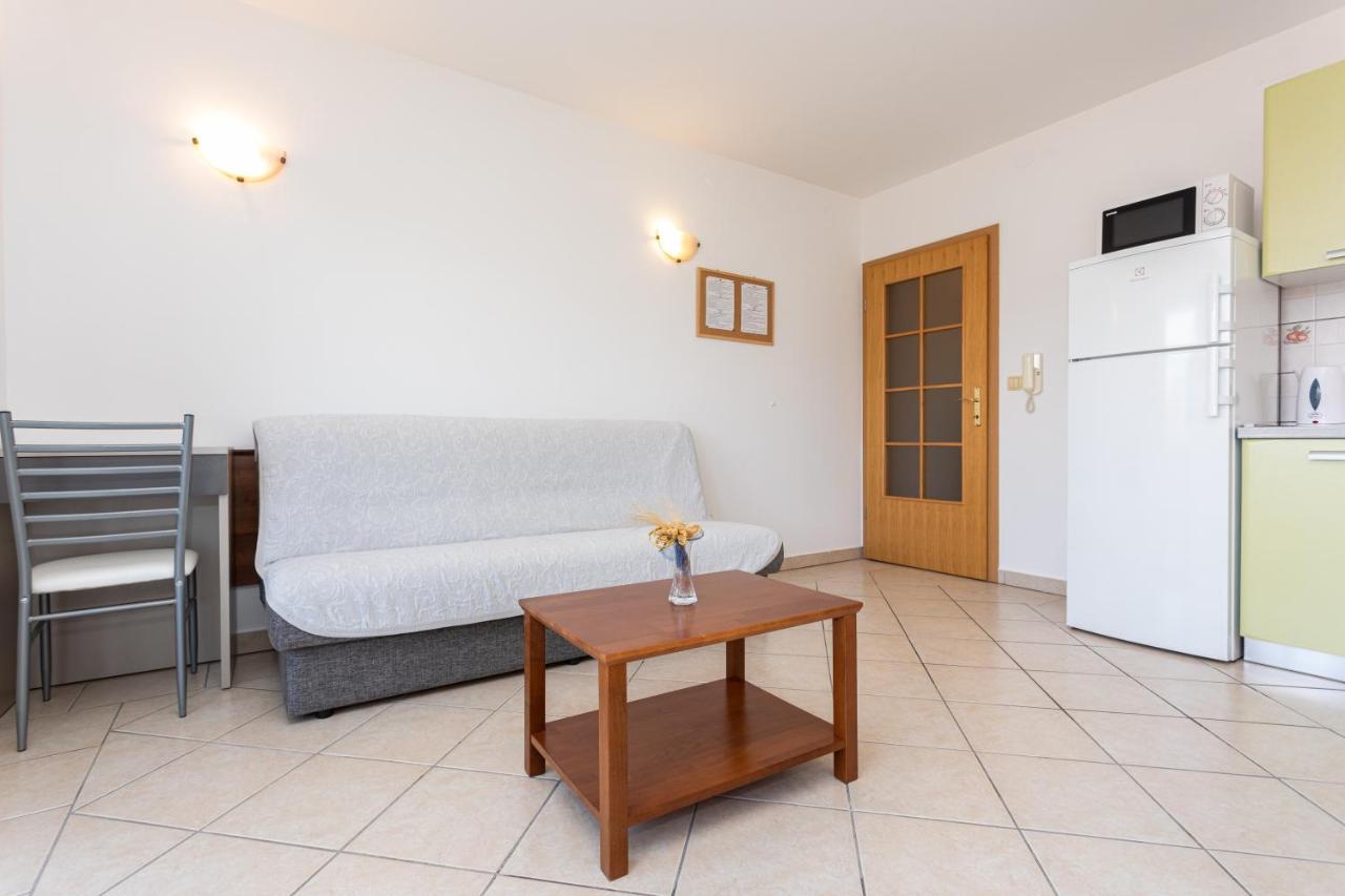 Apartments Crnekovic I Zarok Baska  Exterior photo