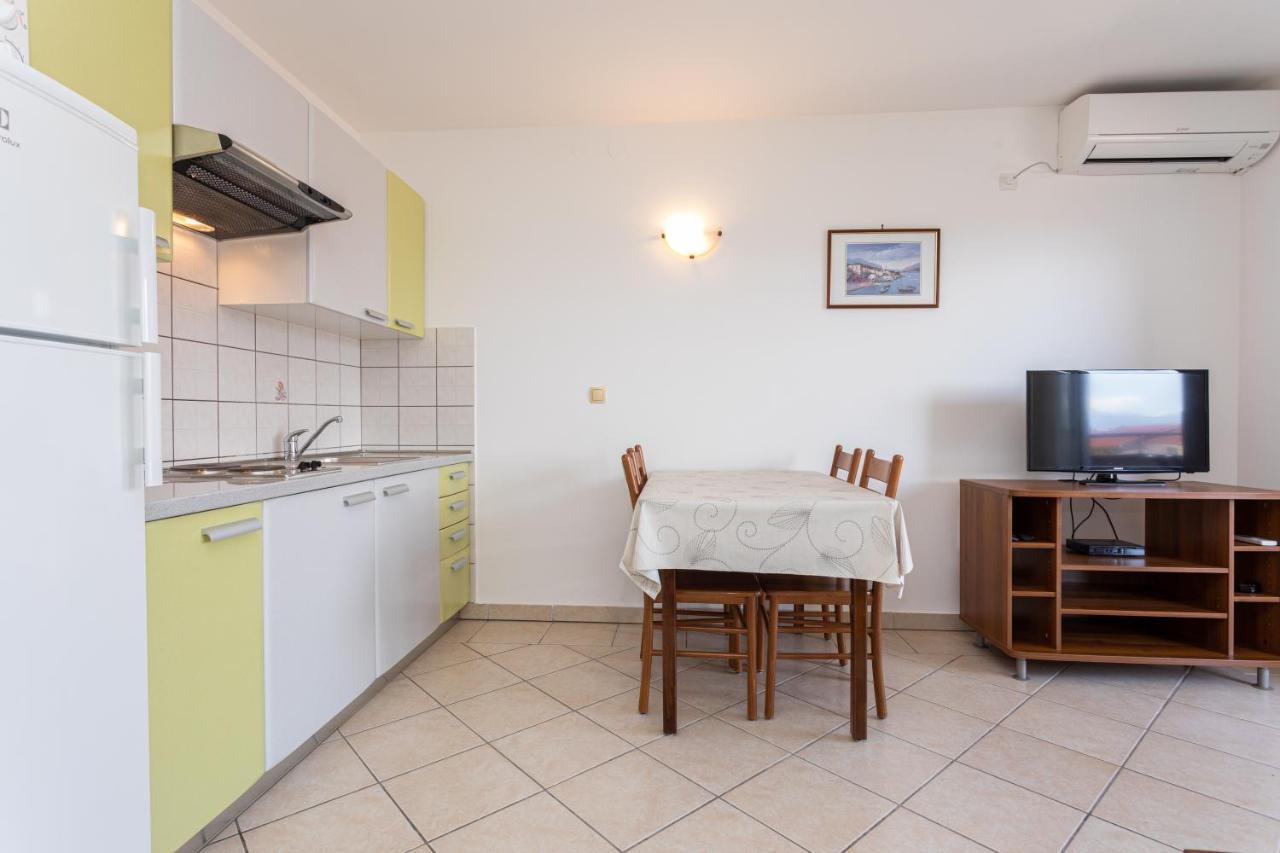 Apartments Crnekovic I Zarok Baska  Exterior photo