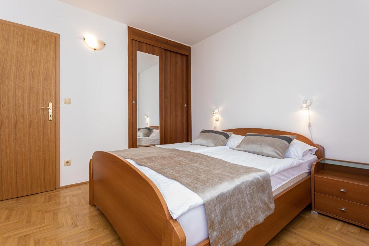 Apartments Crnekovic I Zarok Baska  Exterior photo
