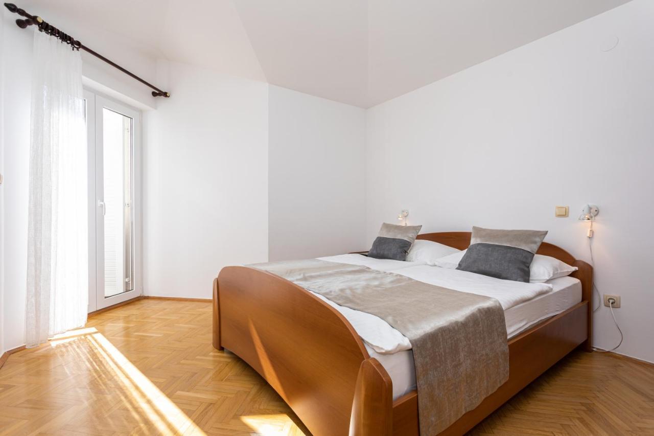 Apartments Crnekovic I Zarok Baska  Exterior photo