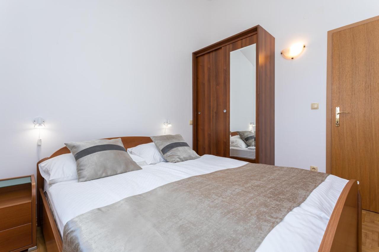 Apartments Crnekovic I Zarok Baska  Exterior photo