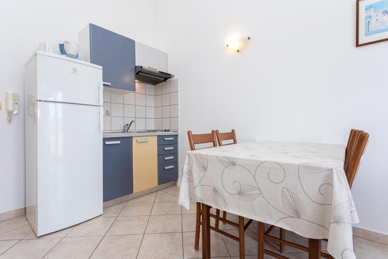 Apartments Crnekovic I Zarok Baska  Exterior photo